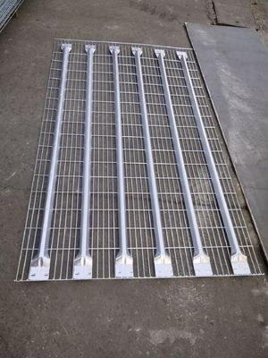 Penyimpanan gudang Galvanis Racking Wire Mesh Besi 100kg-2500kg Kapasitas muat