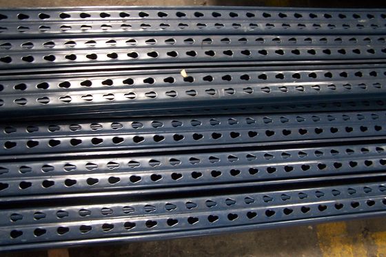 Custom Slotted Angle Steel Light Duty Shelf untuk penyimpanan gudang